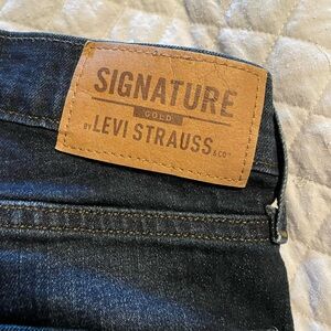 Signature by Levi Strauss Young Men's Deep Blue Jeans. 30x32